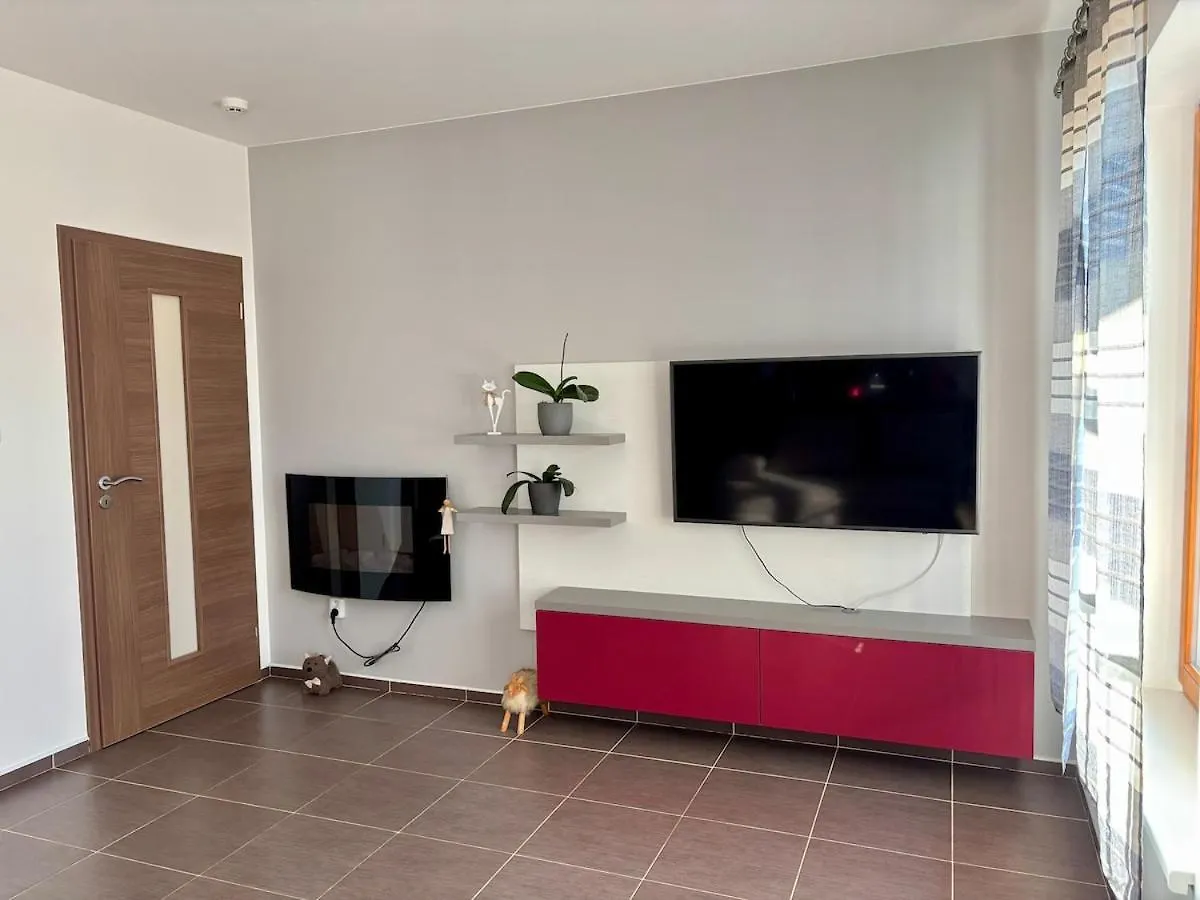 דירות Luxury Flat In Brno Purplered 0*,