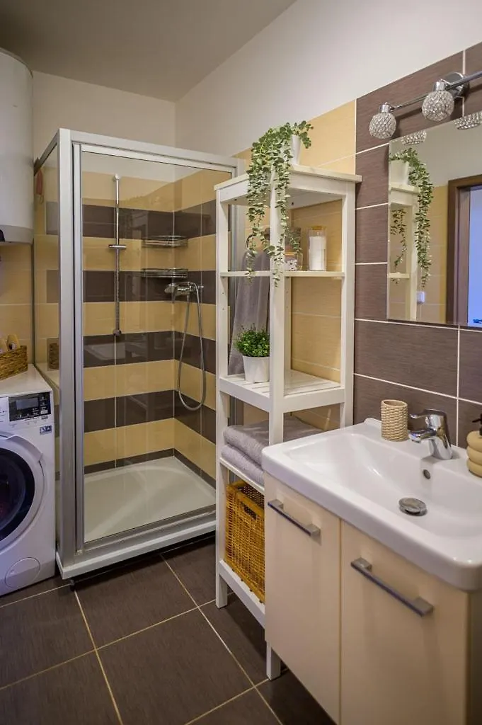 Luxury Flat In Brno Purpleredアパートメント チェコ